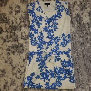 Jessica Simpson V neck Tie waist with side pockets